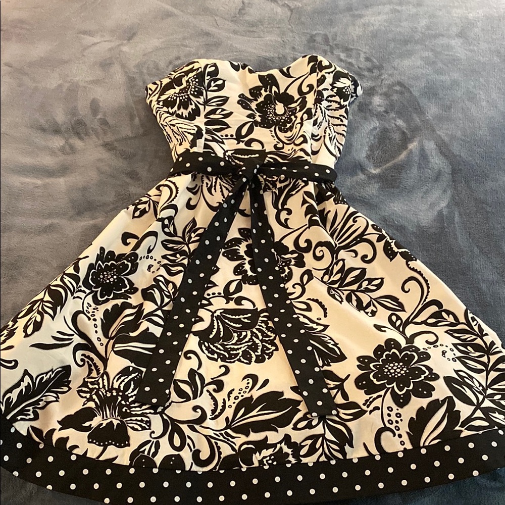 Strapless Black and White Flare Dress